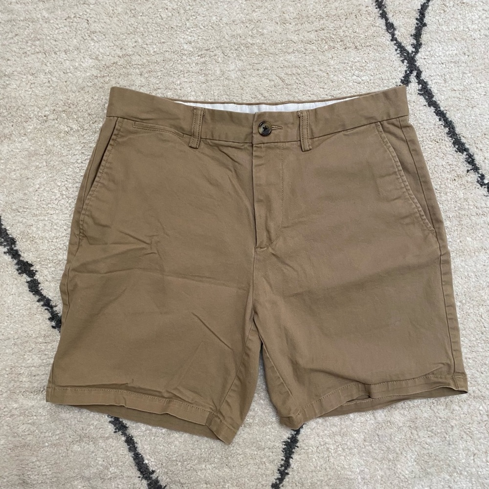 Men’s Old Navy Khaki Shorts 32
